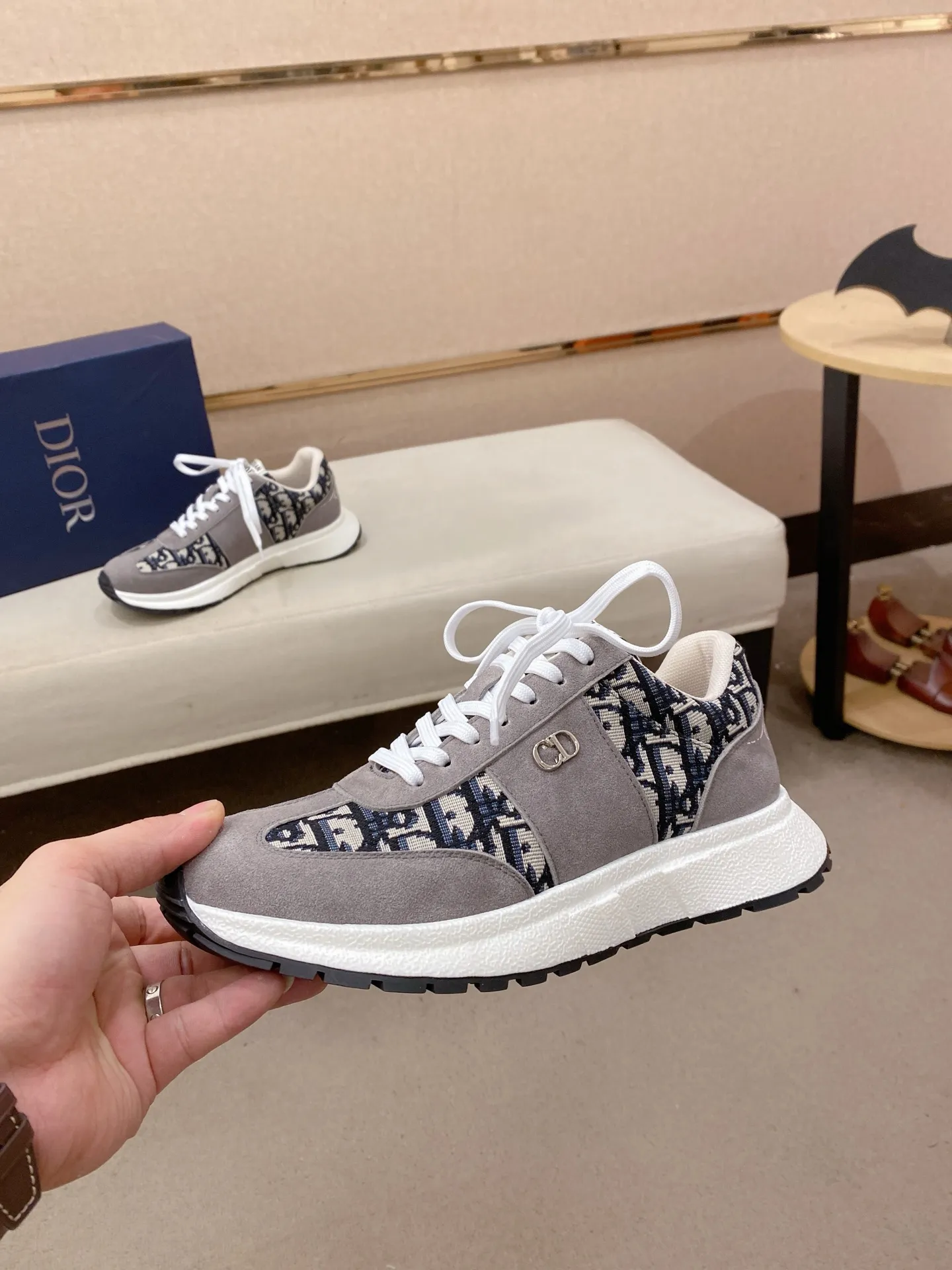 Men's shoes💰 462💰🇮🇹🇮🇹Dior d The new model is on sale at the same time at the counter. The upper 🇮🇹 is imported Italian first-layer cowhide, and the lining is fully imported sheepskin 💪💪. It is a complete 1⃣️ to 1⃣️ replica 🇮🇹💪💪, ⚠ Sole: The original sole is specially provided by the original factory. The exclusive movable molded sole is super comfortable. ⚠Original factory single goods, 🔍🔍high quality, you can enter and leave the counter at will, welcome to compare⚠. Code number: 38-44. Can be customized 45-46